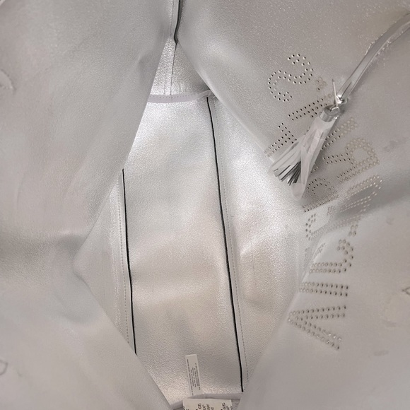 Victoria Secret Shoulder bag New with tag - Picture 3 of 3